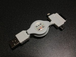 リール式伸縮USBケーブルのパッケージをパッケージから取り出してみたところ