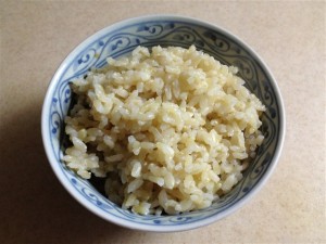 炊き上がったファンケル発芽米