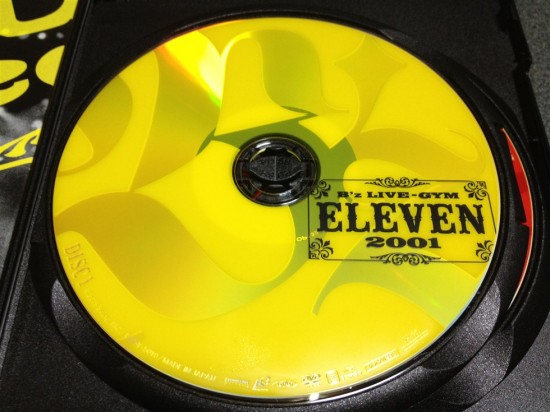 DISC1はパッケージと同じ黄色のレーベル