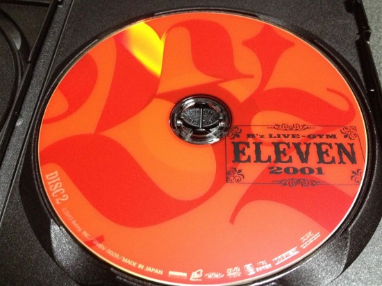 DISC2はパッケージに印刷されているロゴと同じオレンジ色のレーベル