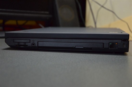 lenovo ThinkPad T530の右側面