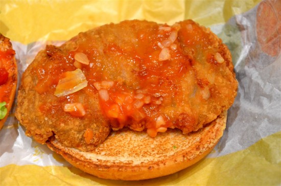 チキンパティは『ジューシーチキンフィレオ』などに使用されているモモ肉タイプ