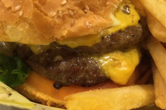 ハワイの『mahaloha Burger(マハロハバーガー)』を食べてみた