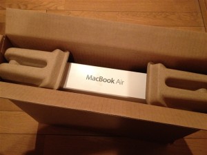 MacBookAir配達時の梱包を開けたところ