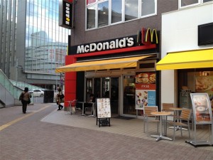 新横浜駅前にあるマクドナルド